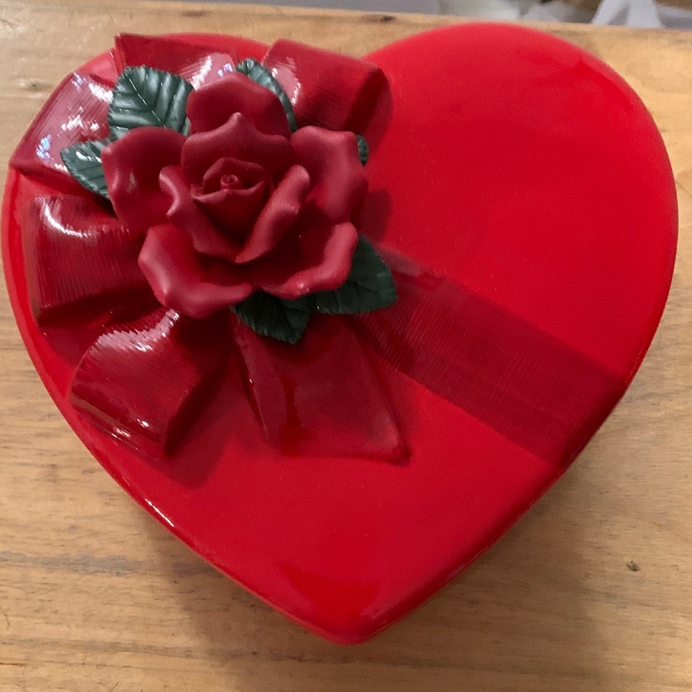 ♥️ CeramicTrinket Box with Rose Accent